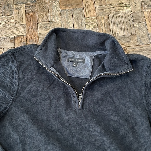 Banana Republic Men’s Quarter Zip Pullover - Picture 4 of 7